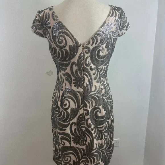 Adrianna Papell Gray and Black Sheath Mini‎ Dress - Picture 6 of 10